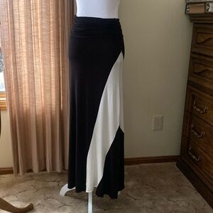 🧡2/$15🧡 Triumph Black and White Maxi Skirt